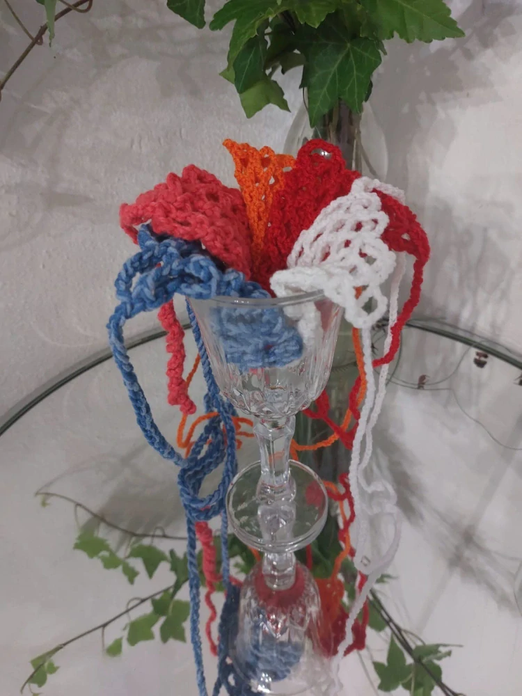 Háčkovaná nosička na víno se skleničkou